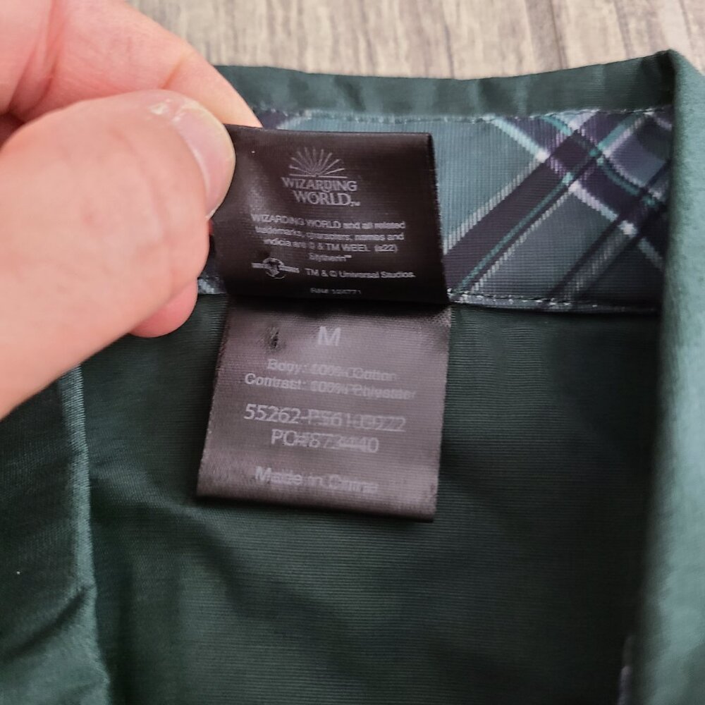Harry Potter Hufflepuff Universal Studios Men’s Button-Up Shirt green Size M NEW - Picture 9 of 11